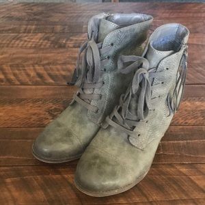 Roxy zip boots